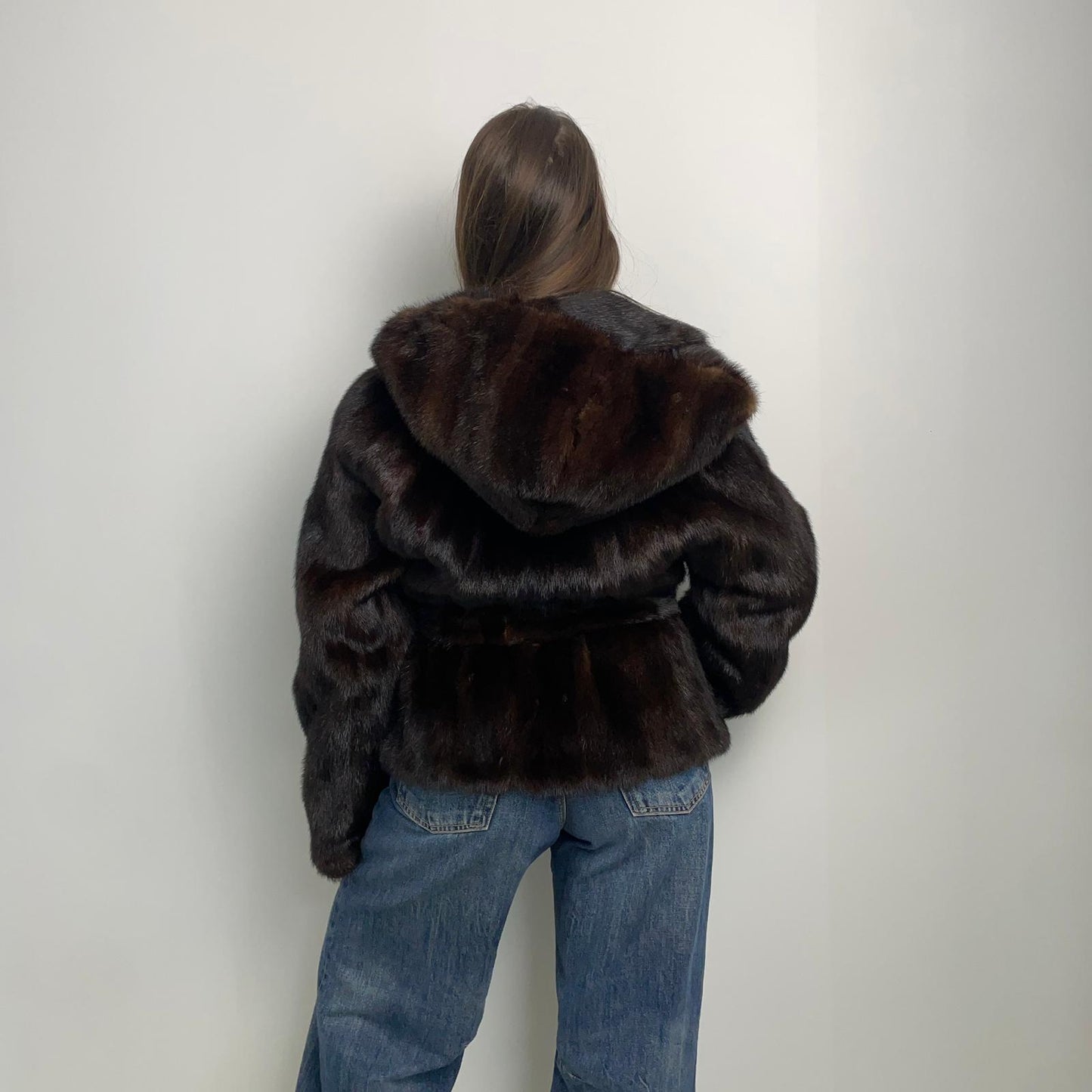 Pelliccia di visone con cintura e cappuccio