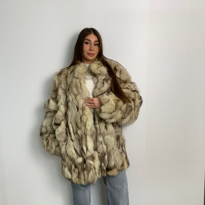 Pelliccia di volpe beige con sfumature marroni