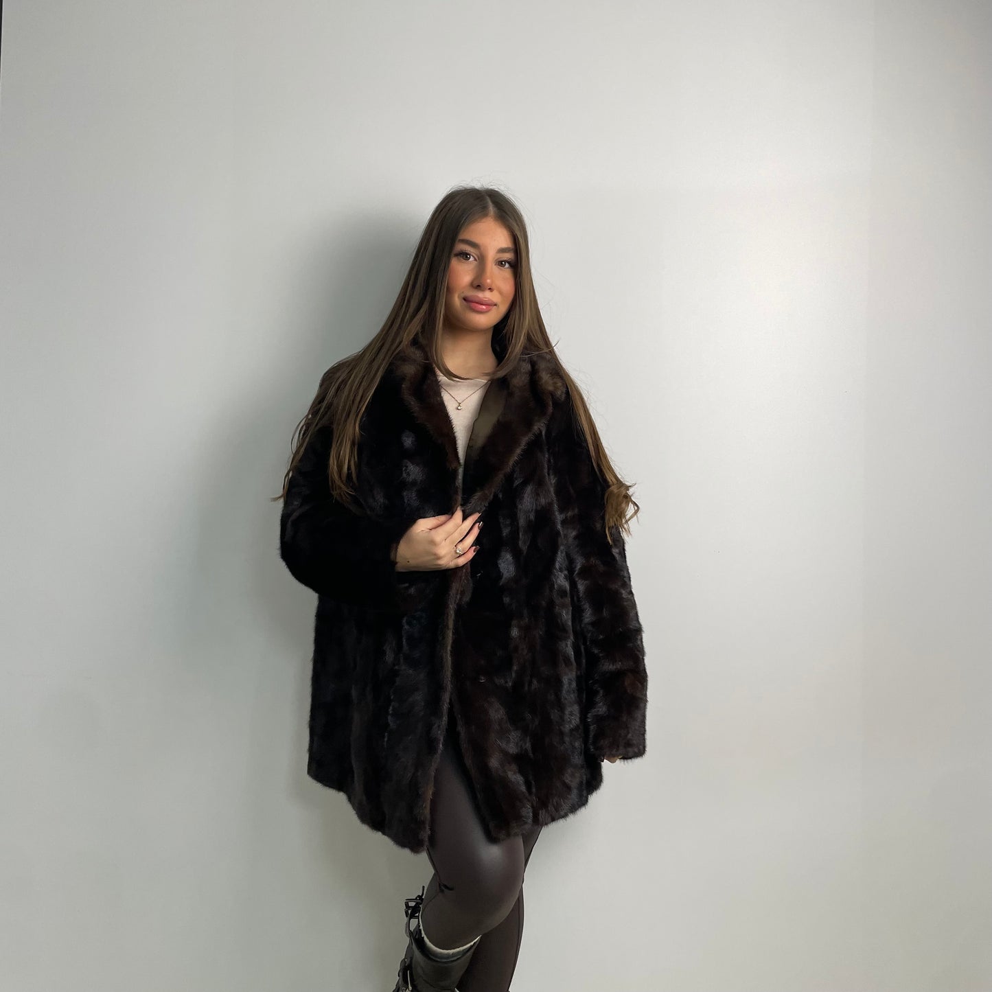 Pelliccia di visone scura